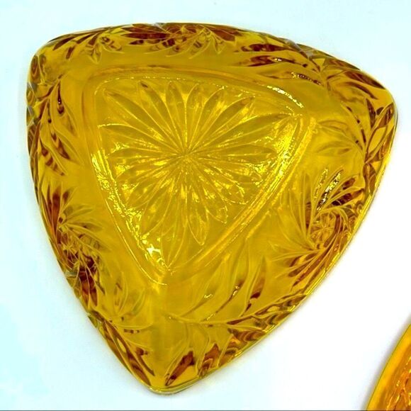 Hazel Atlas Gold Amber Pinwheel Triangle Candy Box w/ Finial Lid - Picture 14 of 15
